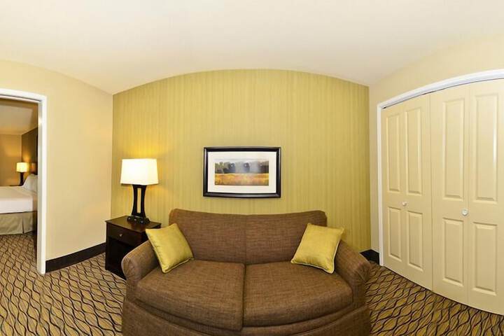Holiday Inn Express and Suites Williston by IHG