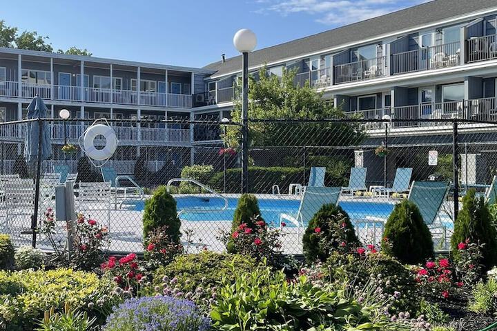 Grand Beach Inn