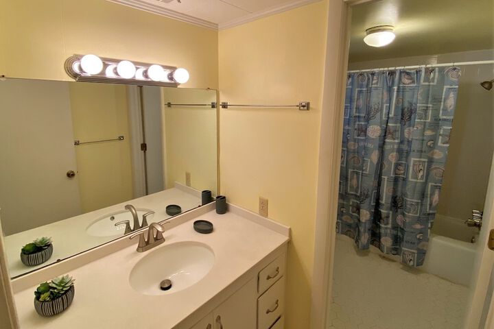 Room 7 of 11