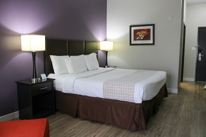 Room 27 of 32