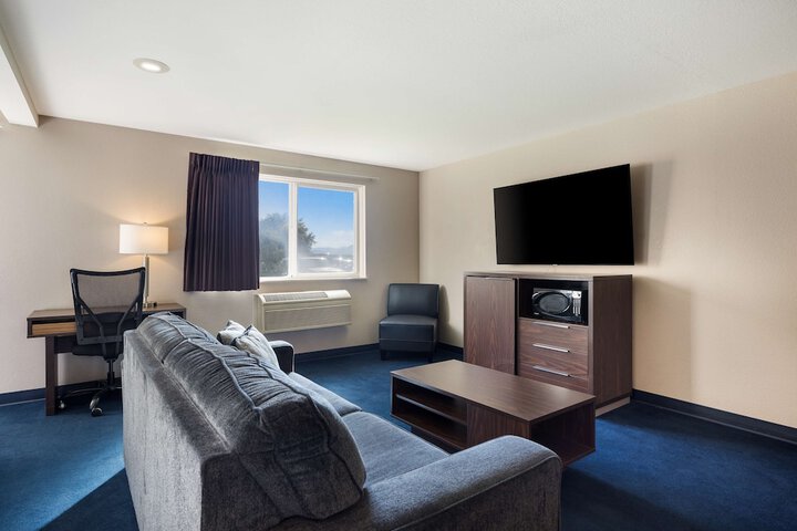 Room 18 of 38