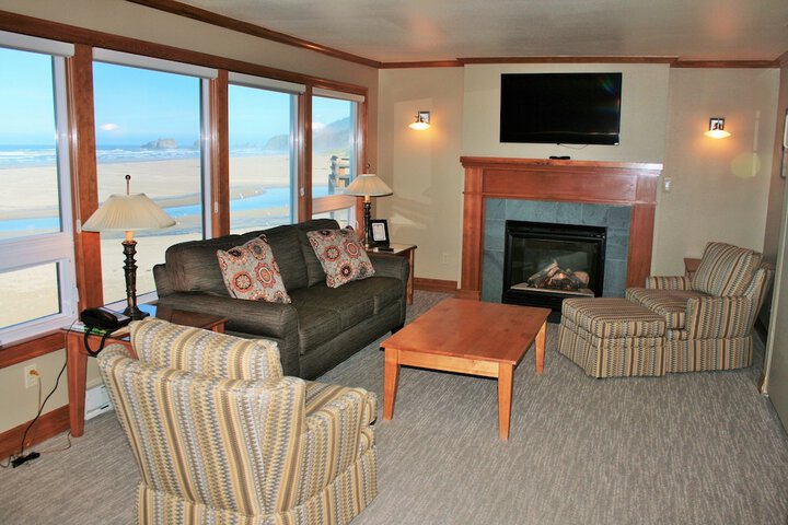 The Waves / The Argonauta Inn/The White Heron Lodge