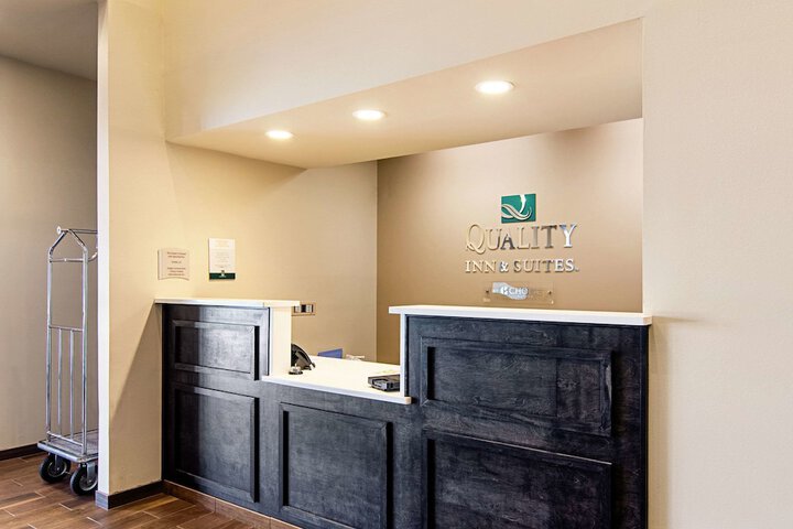 Quality Inn & Suites Near Tanger Outlet Mall