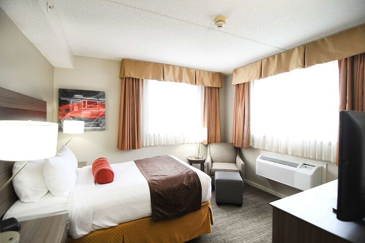 Best Western Plus Sandusky Hotel & Suites