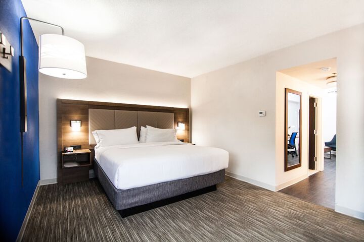 Holiday Inn Express & Suites Nashville - Brentwood I-65 by IHG