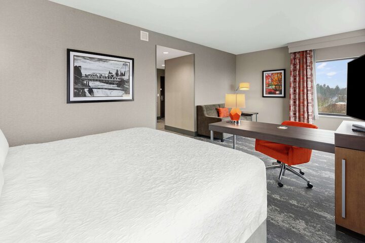 Room 41 of 65