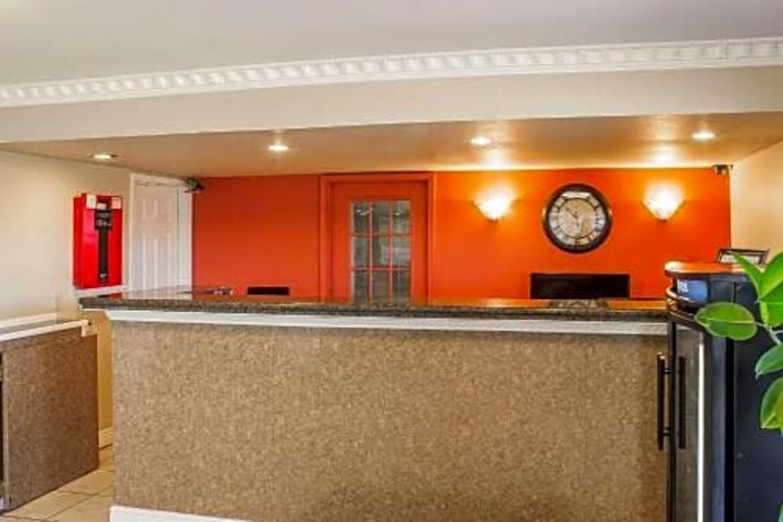 Rodeway Inn & Suites