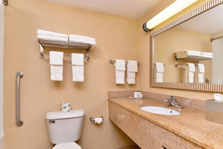 Executive Inn & Suites