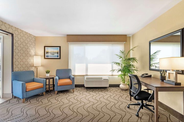 Best Western Plus Heritage Inn