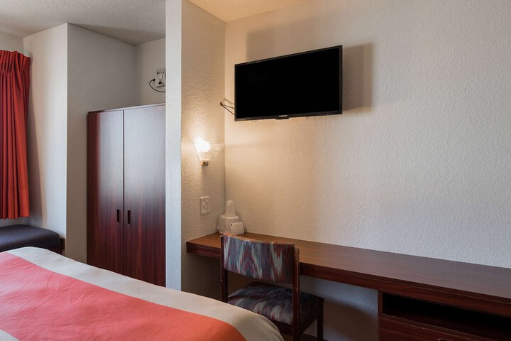 Room 30 of 38
