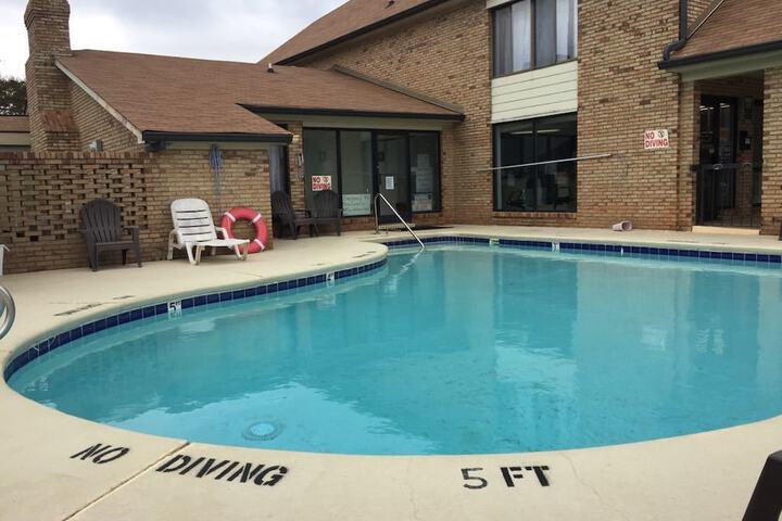 Pool 4 of 11