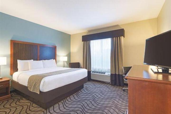 La Quinta Inn & Suites by Wyndham Mathis
