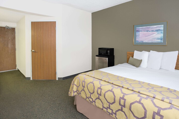 Room 6 of 22