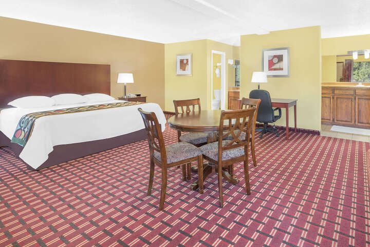 Room 9 of 24