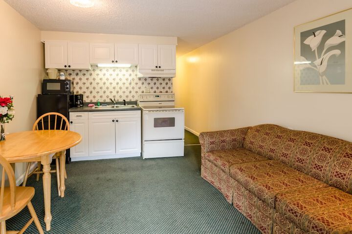 Highland Hills Motel and Cabins – a Master Hosts Resort