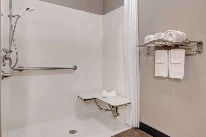Room 10 of 29