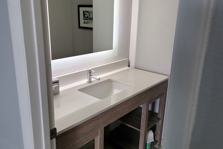 Room 40 of 65