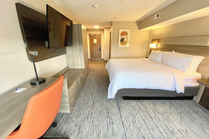 Holiday Inn Express & Suites Elyria by IHG