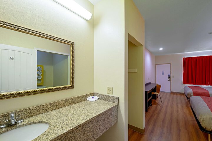 Motel 6 Rhome TX