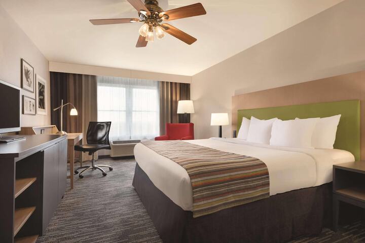 Country Inn & Suites by Radisson Galena, IL