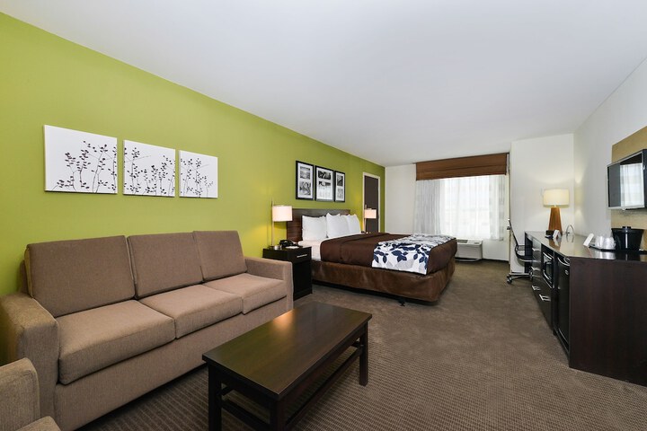 Room 21 of 39