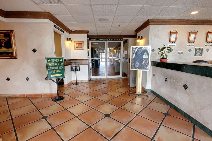 Hotel Interior 10 of 39