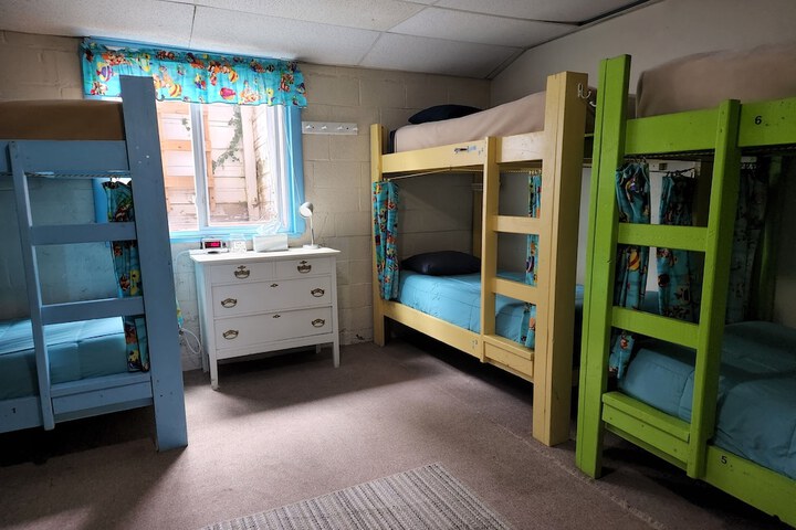 Room 27 of 46