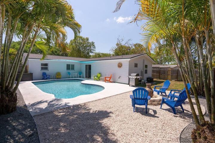 Heated Pool Close to St. Pete Tampa Pet Friendly