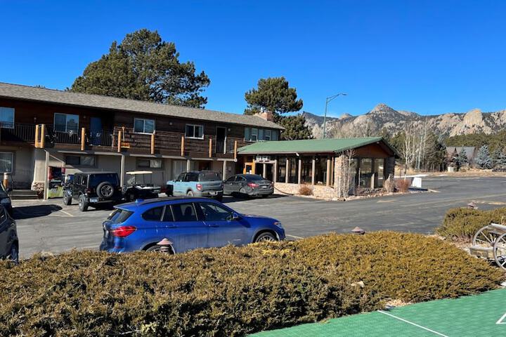 Blue Door Inn