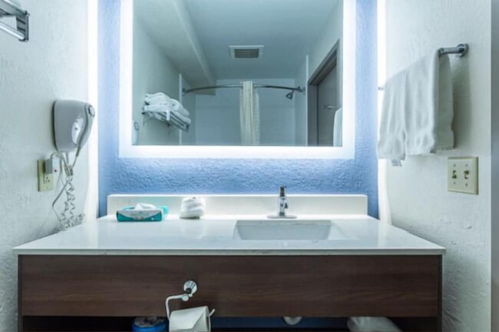 Lancaster Inn and Suites