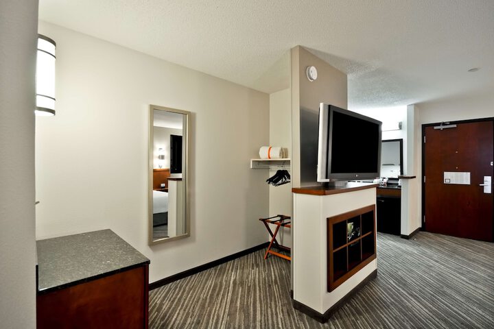 Room 27 of 48