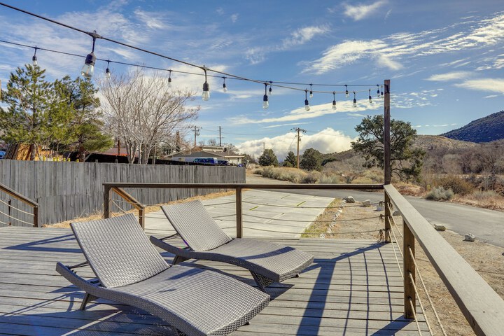 Private Deck & Views: Frazier Mountain Cabin