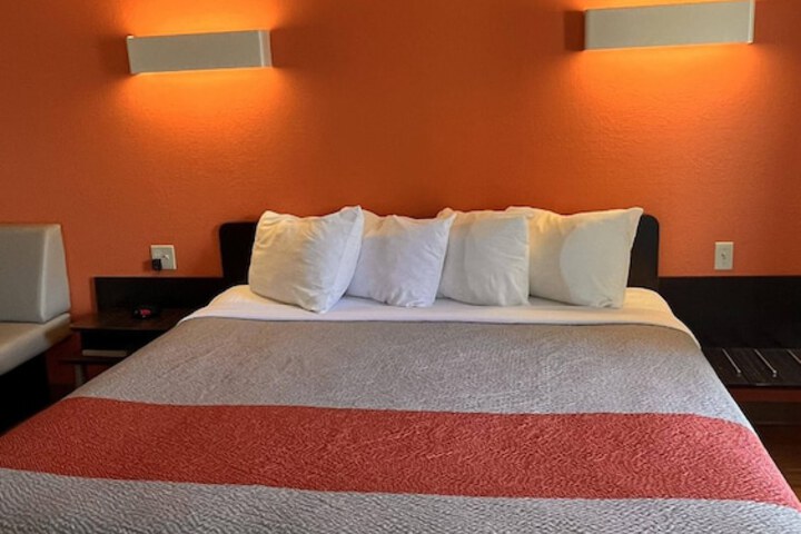 Room 22 of 93