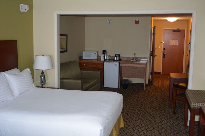 Holiday Inn Express & Suites Lancaster by IHG