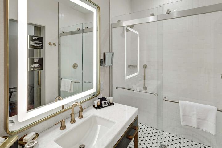 Tulsa Club Hotel Curio Collection by Hilton
