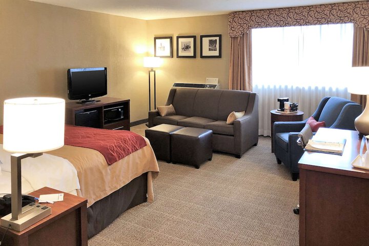 Room 6 of 12