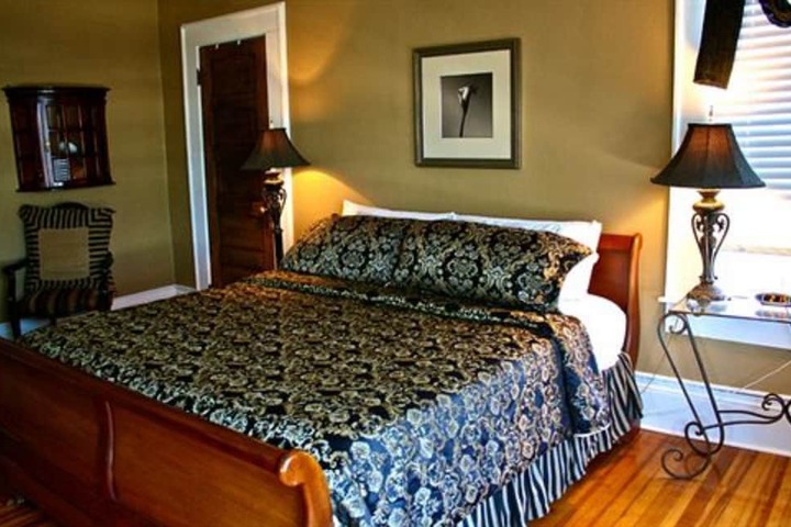 Room 11 of 37