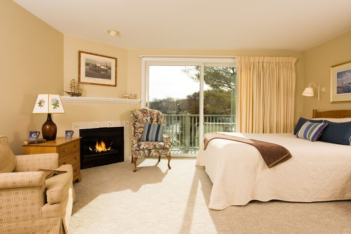 Dockside Guest Quarters & Restaurant