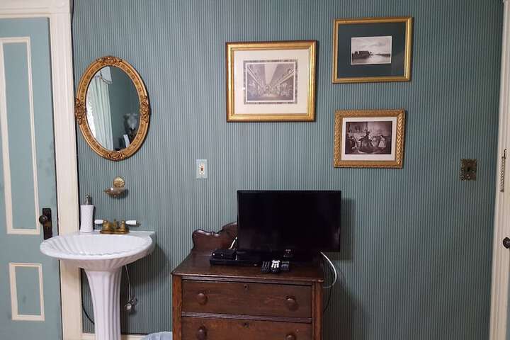 Room 24 of 51