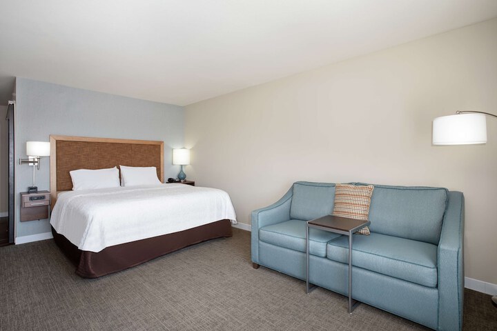 Room 11 of 27