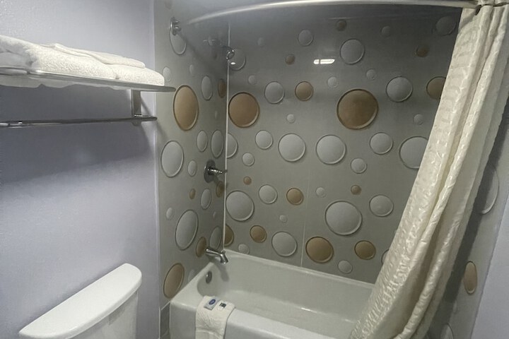 Room 9 of 20