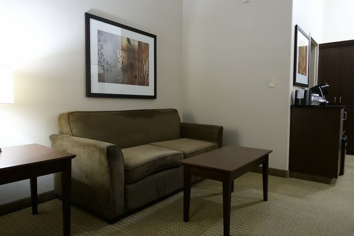 Ramada by Wyndham Weyburn