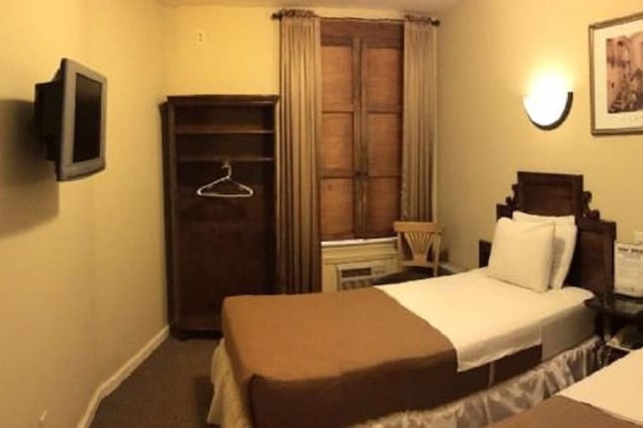 Room 30 of 37