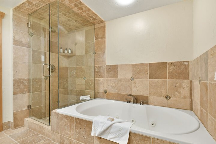 Grand Summit Hotel - Canyons Village a RockResort
