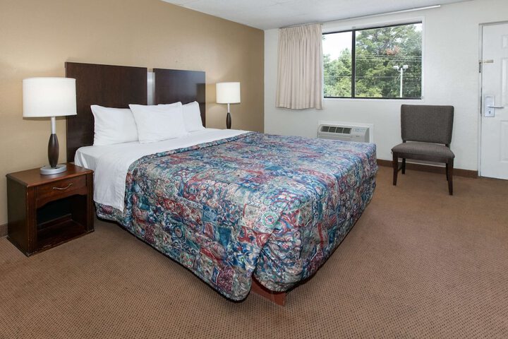 Room 7 of 18