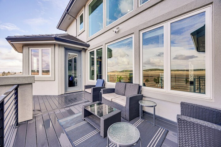 Spacious Southern Colorado Home w / Mountain Views
