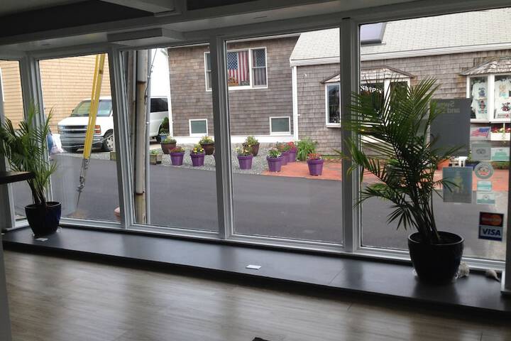 Bearskin Neck Motor Lodge