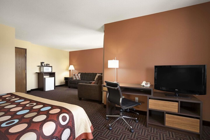Room 10 of 16