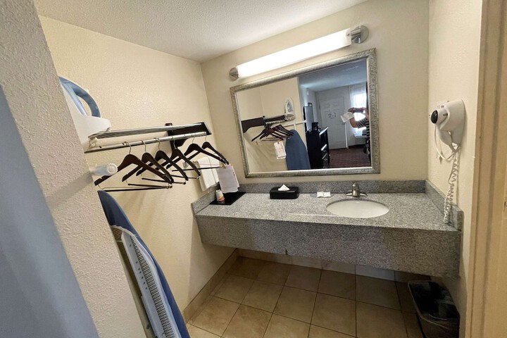 Room 13 of 31