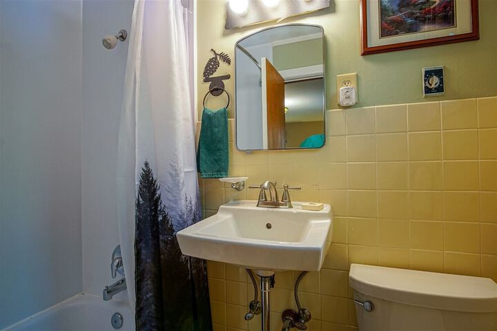 Room 28 of 47